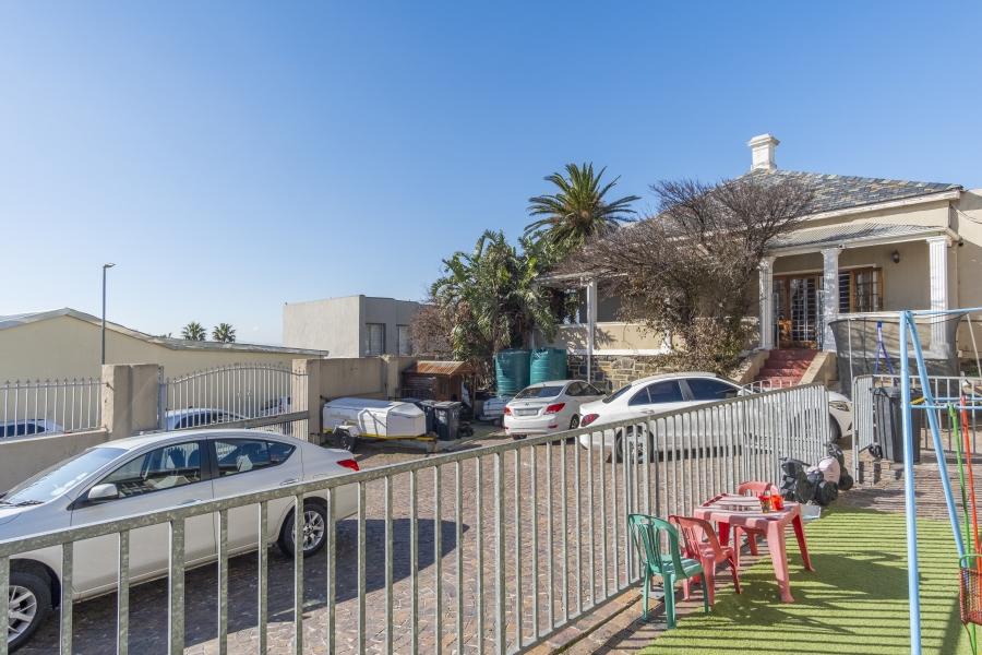 8 Bedroom Property for Sale in Walmer Estate Western Cape